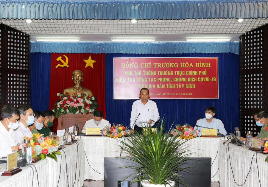 Phó Thủ tướng Thường trực Chính phủ Trương Hoà Bình dự họp tại điểm cầu Tây Ninh. Ảnh: VGP/Mạnh Hùng  Phó Thủ tướng Thường trực Chính phủ Trương Hoà Bình dự họp tại điểm cầu Tây Ninh. Ảnh: VGP/Mạnh Hùng