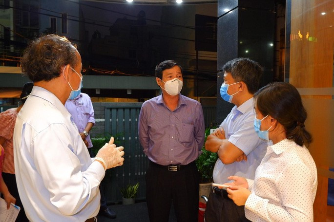 BS.CK2 Nguyễn Hữu Hưng, Phó Giám đốc Sở Y tế, đã đến ngay hiện trường để chỉ đạo phản ứng nhanh