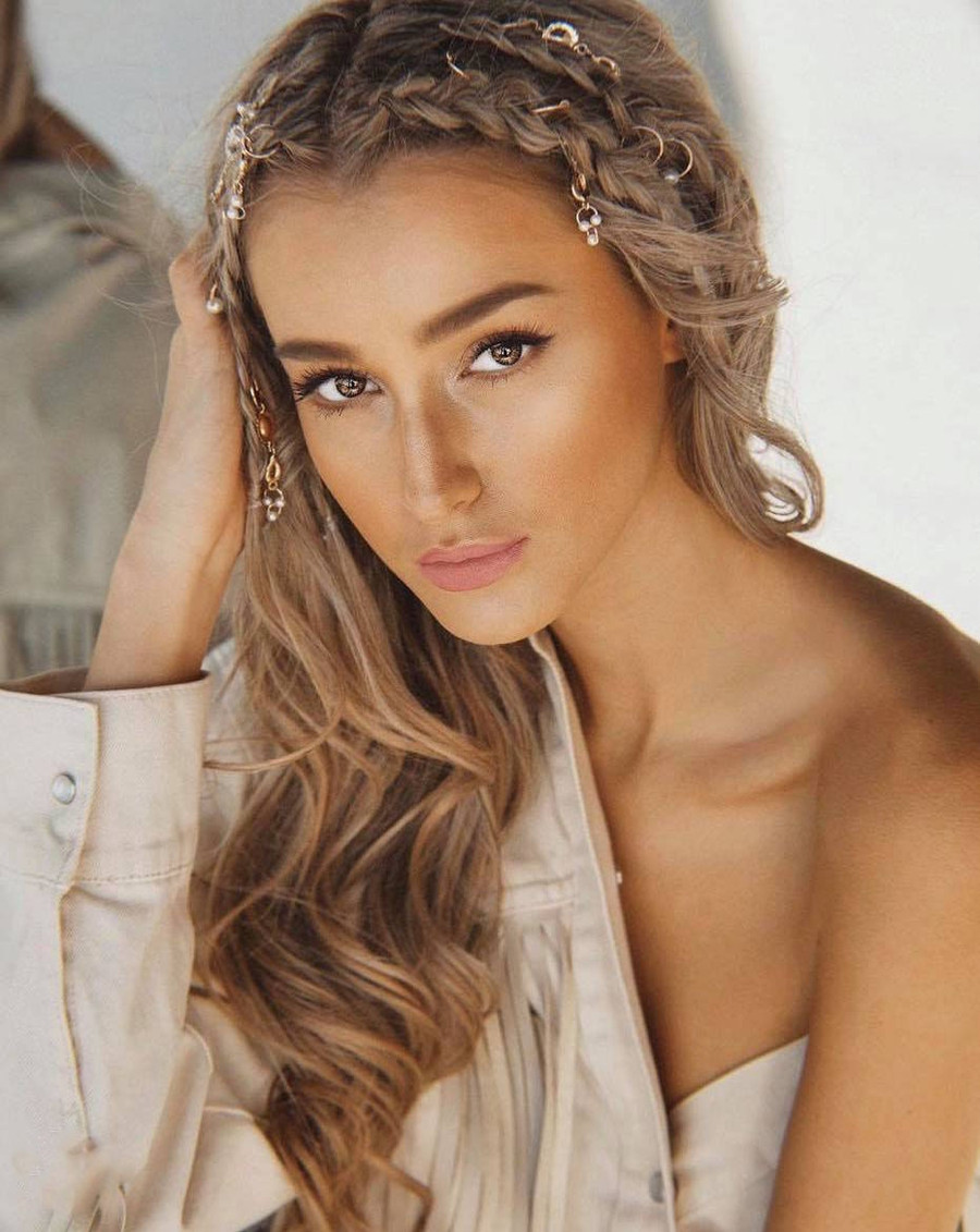 Ứng viên đến từ Slovakia là Leona Novoberdaliu năm nay 23 tuổi. Cô là sinh viên chuyên ngành kinh tế tại một trường đại học ở Anh. ẢNH: INSTAGRAM NV