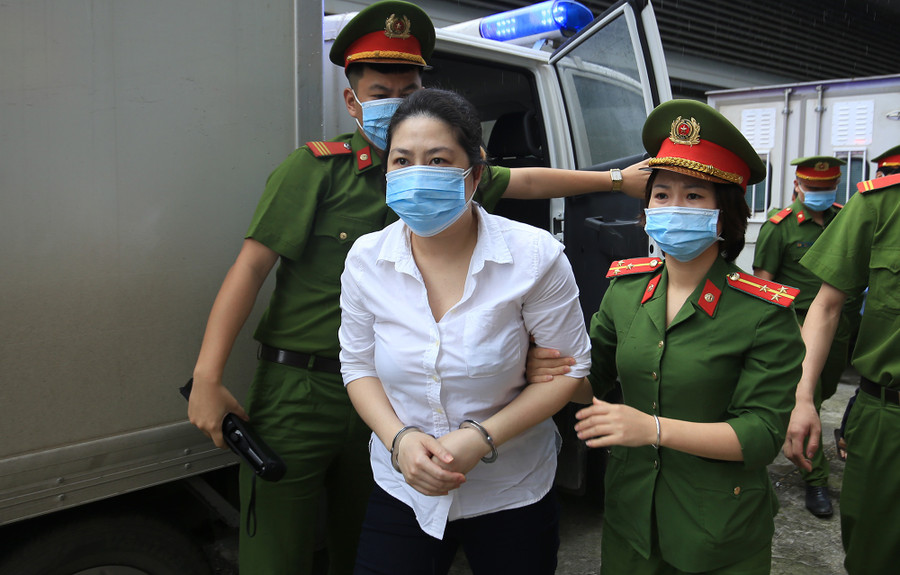 Trong vụ án này, 14 bị cáo bị tạm giam trong quá trình chờ xét xử - Ảnh Trần Cường Trong vụ án này, 14 bị cáo bị tạm giam trong quá trình chờ xét xử - Ảnh Trần Cường
