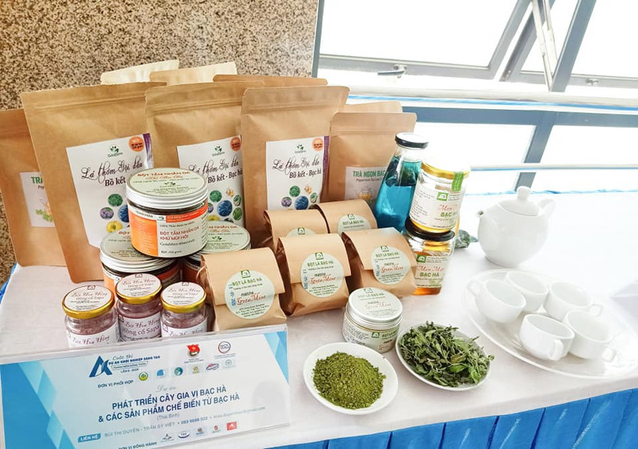 Các sản phẩm dự thi khởi nghiệp nông nghiệp sáng tạo. ẢNH: NVCC