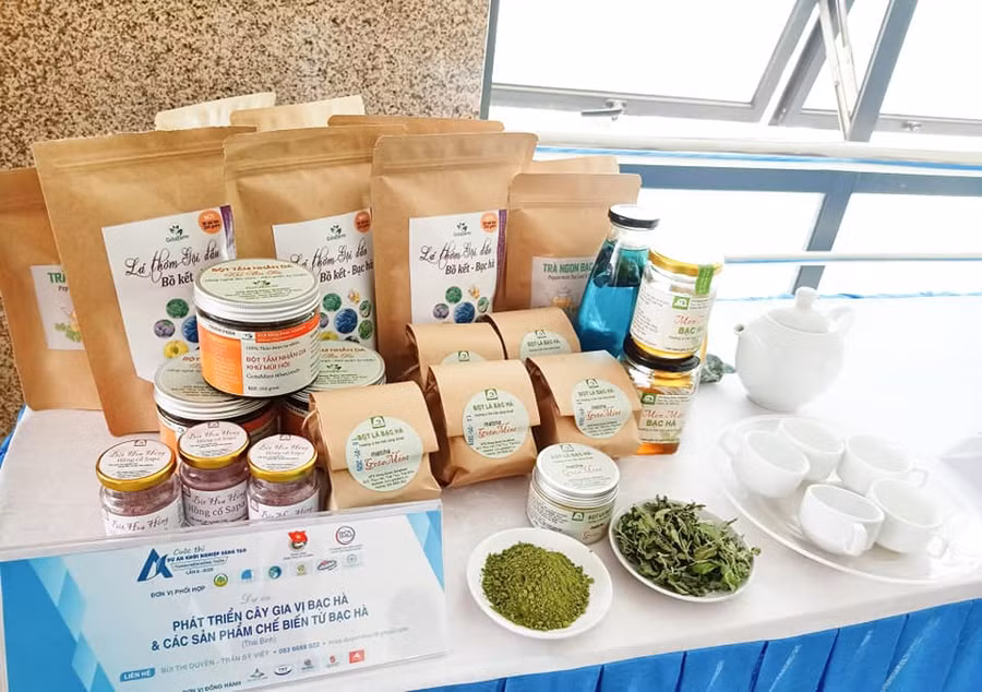 Các sản phẩm dự thi khởi nghiệp nông nghiệp sáng tạo. ẢNH: NVCC