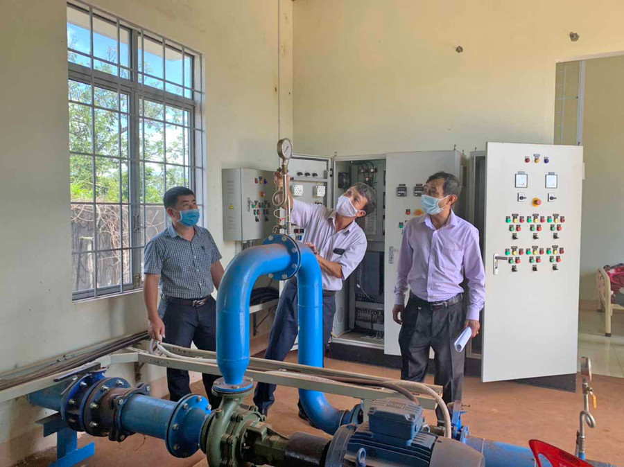 Đoàn kiểm tra hệ thống cấp nước sạch tập trung tại huyện Đak Đoa