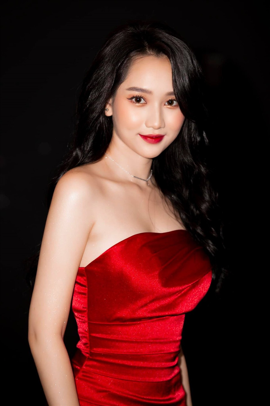 Trúc Anh sinh năm 1998, tại Thành phố Hồ Chí Minh. Cô sở hữu gương mặt xinh đẹp đậm chất Á Đông. Bước chân vào showbiz với từ những vai diễn ngây thơ nhưng hiện tại, nữ diễn viên đã chứng minh được sự trưởng thành khi thường xuyên diện những bộ đầm già dặn, chín chắn và có phần gợi cảm. Ảnh: NVCC.