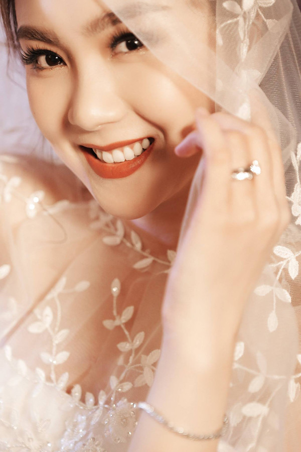 Vẻ đẹp không gốc chết của MC Mai Ngọc.