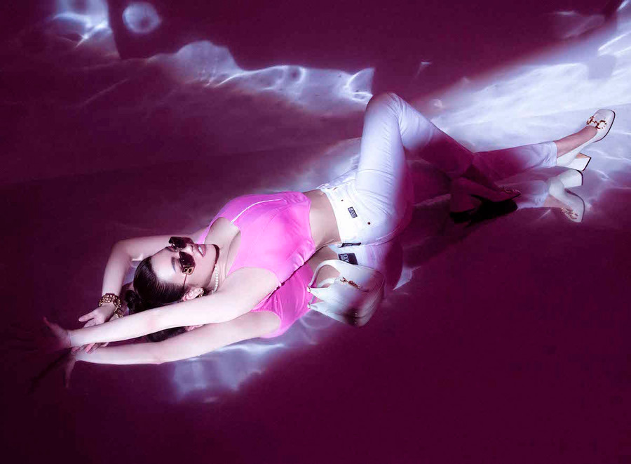 Đại diện Việt Nam tại Hoa hậu Du lịch Quốc tế 2016 cho biết cô sẽ trình làng công chúng yêu thích thời trang bộ sưu tập vest vào tháng 6 tới. ẢNH: TIÊN NGUYỄN