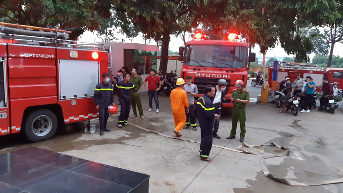 Lực lượng Cảnh sát phòng cháy chữa cháy đã huy động 5 xe cùng hàng chục cán bộ, chiến sĩ tới hiện trường Lực lượng Cảnh sát phòng cháy chữa cháy đã huy động 5 xe cùng hàng chục cán bộ, chiến sĩ tới hiện trường