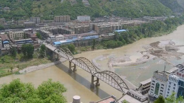 Sông Dương Tử và sông Hoàng Hà là nơi khởi nguồn cho sự phát triển của nền văn minh của Trung Quốc. Sông Dương Tử và sông Hoàng Hà là nơi khởi nguồn cho sự phát triển của nền văn minh của Trung Quốc.