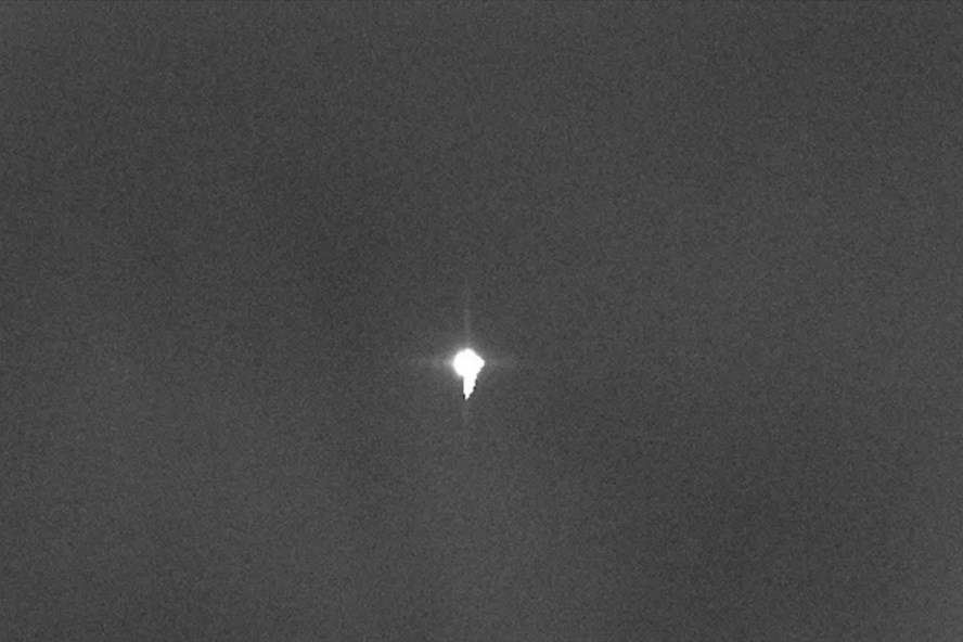 Giai đoạn lõi của tên lửa Trung Quốc Trường Chinh 5B được chụp vào đêm 5.5.2021. Ảnh: Dự án Kính viễn vọng Ảo của Gianluca Masi