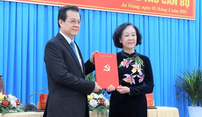 Ông Lê Hồng Quang chính thức nhận quyết định giữ chức Bí thư Tỉnh ủy An Giang