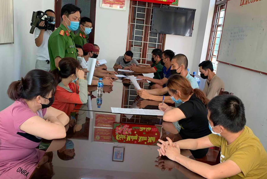 14 đối tượng đã bị khởi tố về các hành vi tổ chức đánh bạc và đánh bạc