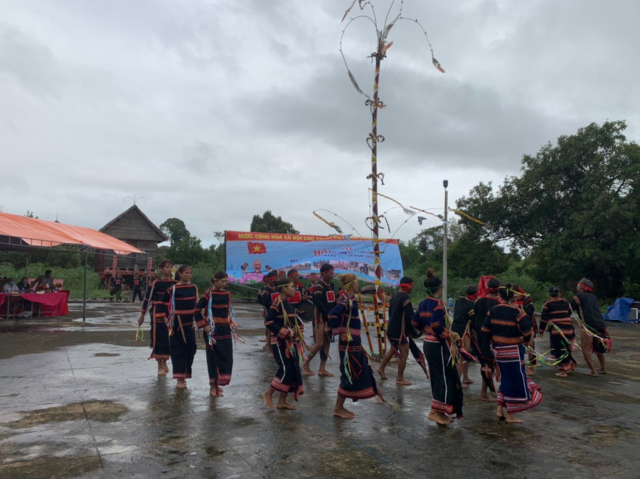 Lễ cúng cầu mưa tại huyện Phú Thiện chỉ làm lễ cúng đơn giản, không tổ chức đón khách để phòng-chống dịch bệnh.Ảnh.Vũ Chi