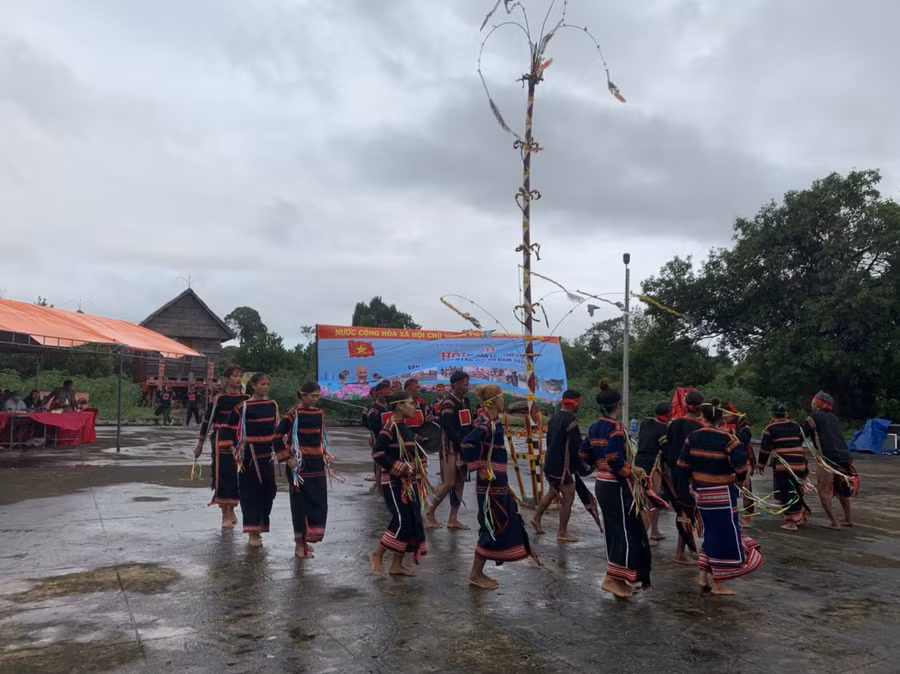 Lễ cúng cầu mưa tại huyện Phú Thiện chỉ làm lễ cúng đơn giản, không tổ chức đón khách để phòng-chống dịch bệnh.Ảnh.Vũ Chi