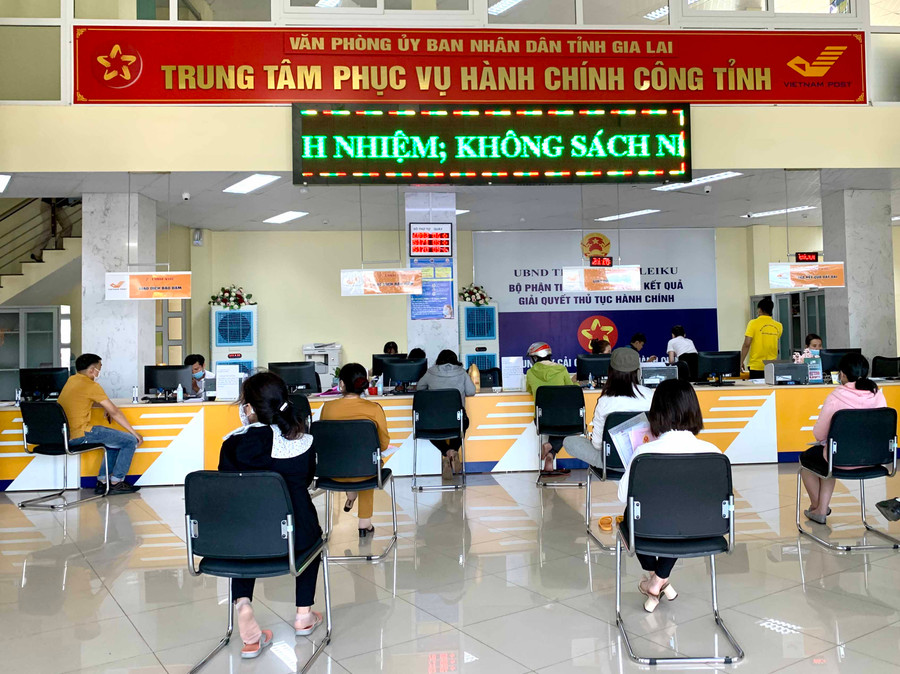 Giải quyết thủ tục hành chính ở Trung tâm phục vụ hành chính công tỉnh 1
