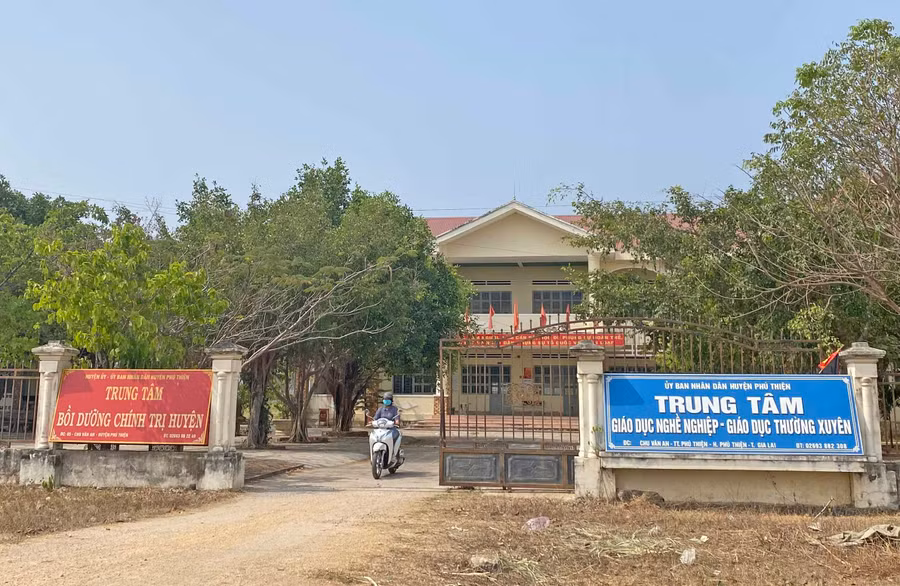 Ảnh 1 Trung tâm GDNN-GDTX huyện Phú Thiện đang tiến hành quy trình giải thể theo chủ trương của UBND huyện Phú Thiện