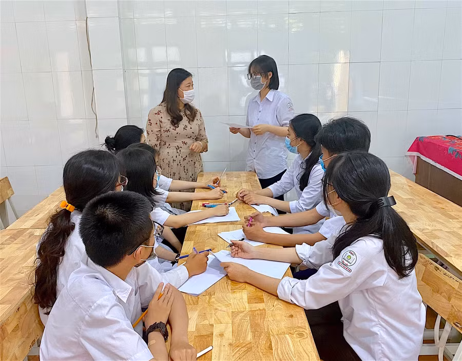 4- Mô hình “lớp học đảo ngược” giúp học sinh rèn luyện kỹ năng tự học, thuyết trình, biện luận, làm việc nhóm… Ảnh: Mộc Trà.