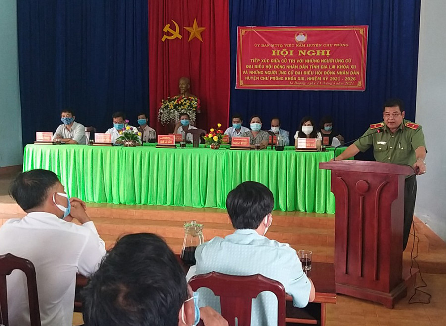 Quang cảnh buổi tiếp xúc cử tri tại xã Ia Boòng của ứng cử viên đại biểu HĐND tỉnh thuộc đơn vị bầu cử số 6. Ảnh: Phương Linh