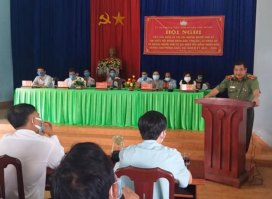 Quang cảnh buổi tiếp xúc cử tri tại xã Ia Boòng của ứng cử viên đại biểu HĐND tỉnh thuộc đơn vị bầu cử số 6. Ảnh: Phương Linh