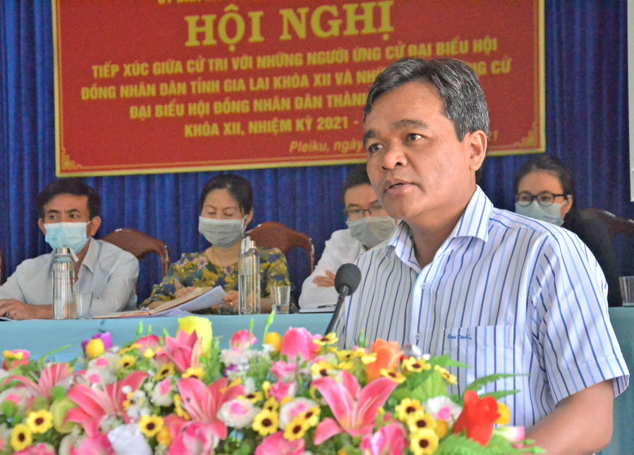 10-5 Đồng chí Hồ Văn Niên-Bí thư Tỉnh ủy đại diện ứng cử viên đại biểu HĐND tỉnh khóa XII phát biểu tại Hội nghị tiếp xúc cử tri phường Tây Sơn và Hoa Lư-ảnh Phương Linh