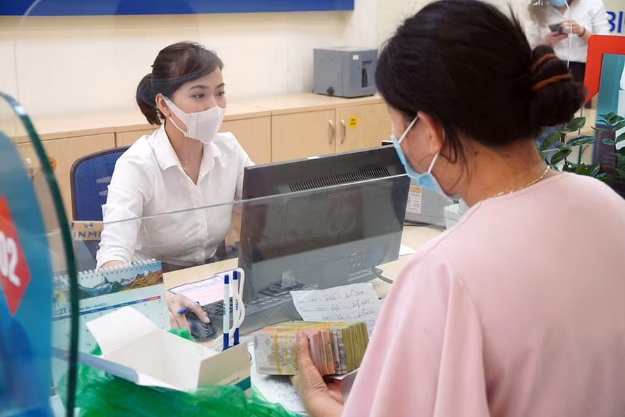 Một số ngân hàng tăng nhẹ lãi suất tiền đồng - ẢNH: NGỌC THẮNG