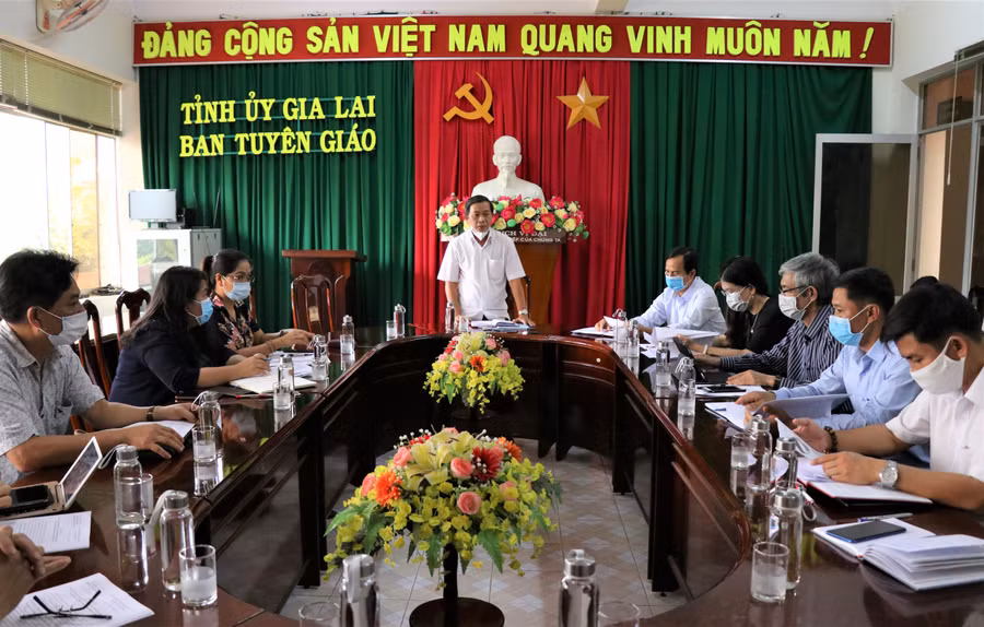  Quang cảnh cuộc họp của Tiểu ban Công tác thông tin, tuyên truyền-Ủy ban bầu cử tỉnh. Ảnh: Phương Linh