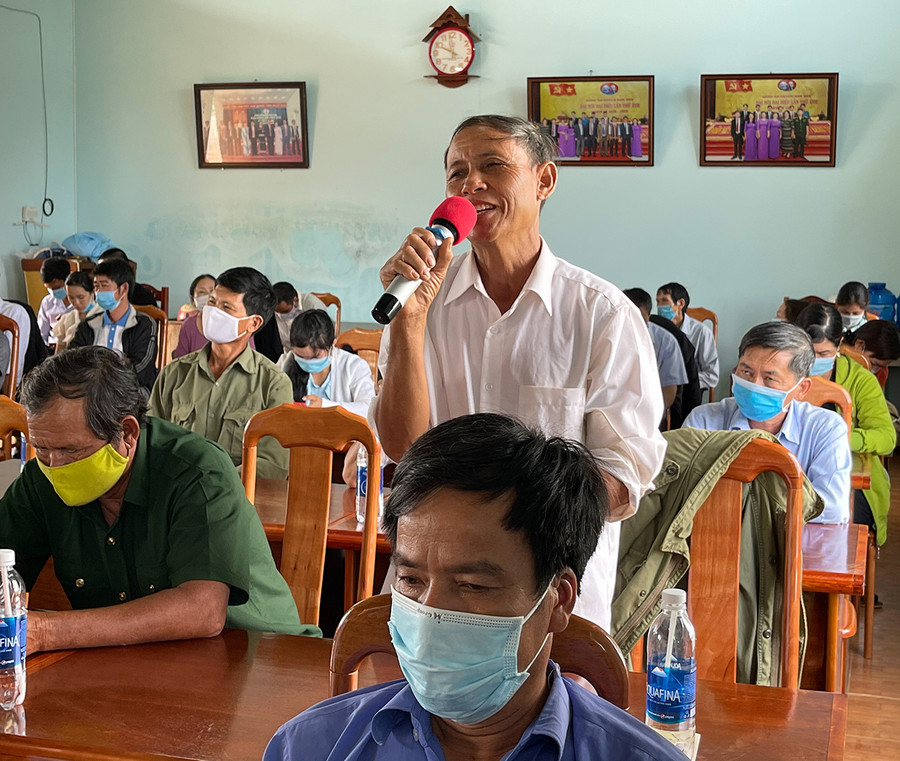 Ông Đinh Hyưn-làng Đak Mông (xã Đak Krong, huyện Đak Đoa) bày tỏ sự tin tưởng trước lời hứa của các cử tri đối với người dân. Ảnh: Hoàng Ngọc