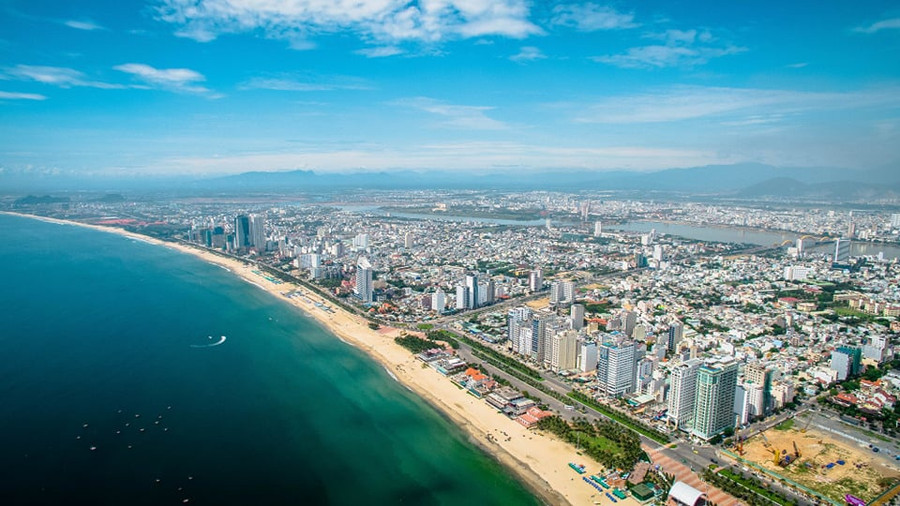 Bãi biển Mỹ Khê (Đà Nẵng). Ảnh: TRUNG THU