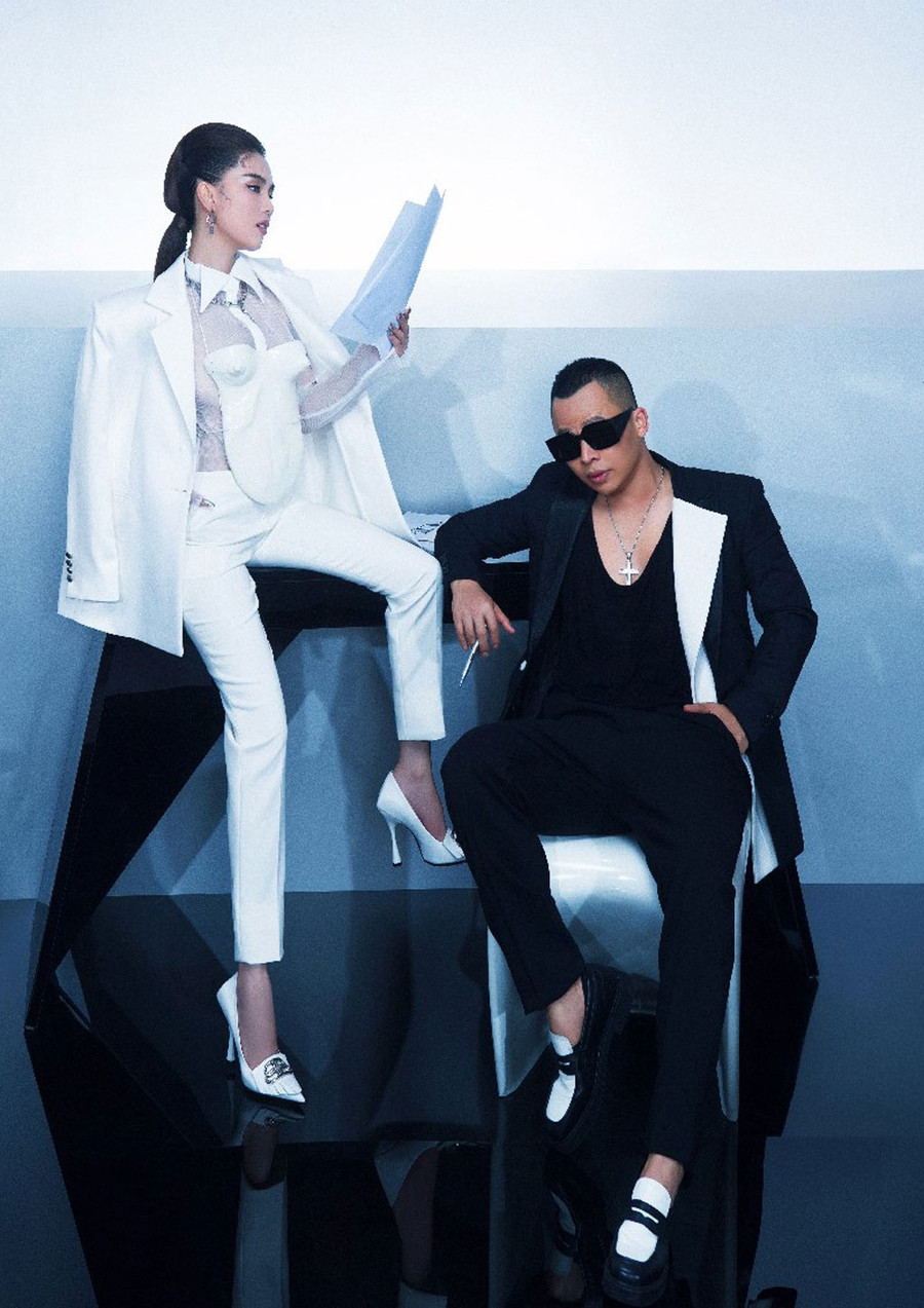 Sự gắn bó bền chặt cũng khiến cả hai không ít lần đối diện nghi vấn nảy sinh tình cảm. Đặc biệt qua những nụ hôn, hành động tình tứ. Dù vậy, họ khẳng định là anh em, tri kỷ của nhau. ẢNH: FBNV