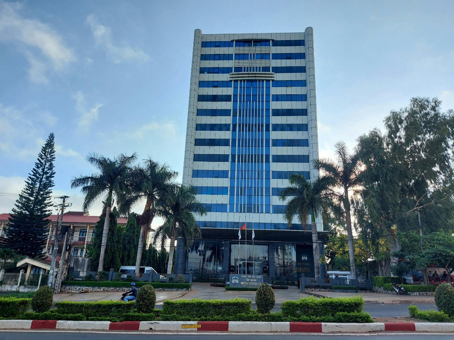 Toà nhà số 15 Trường Chinh (TP. Pleiku)-nơi đặt trụ sở Công ty cổ phần Điện Hoàng Anh Gia Lai và Công ty cổ phần Chăn nuôi Gia Lai. Ảnh: Hà Duy Toà nhà số 15 Trường Chinh (TP. Pleiku)-nơi đặt trụ sở Công ty cổ phần Điện Hoàng Anh Gia Lai và Công ty cổ phần Chăn nuôi Gia Lai. Ảnh: Hà Duy