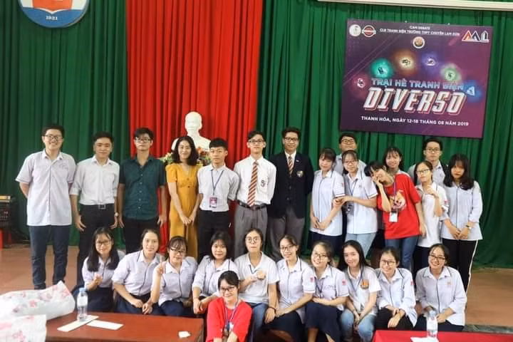 Trại hè tranh biện - hoạt động bổ ích của CLB tiếng Anh Trường THPT chuyên Lam Sơn, Hương Giang là thành viên Ban Tổ chức. Ảnh: NVCC