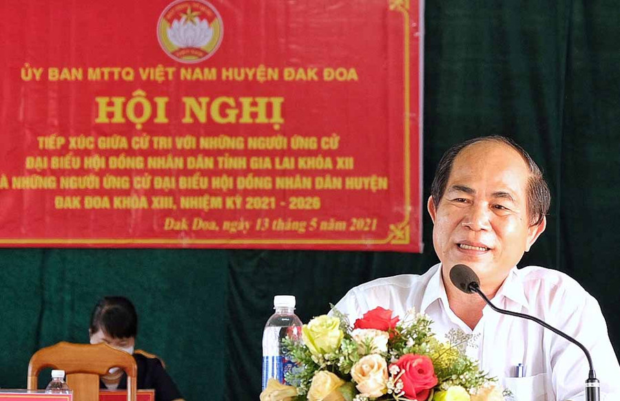 Ứng cử viên Võ Ngọc Thành phát biểu tại hội nghị tiếp xúc cử tri huyện Đak Đoa. Ảnh: Hoàng Ngọc