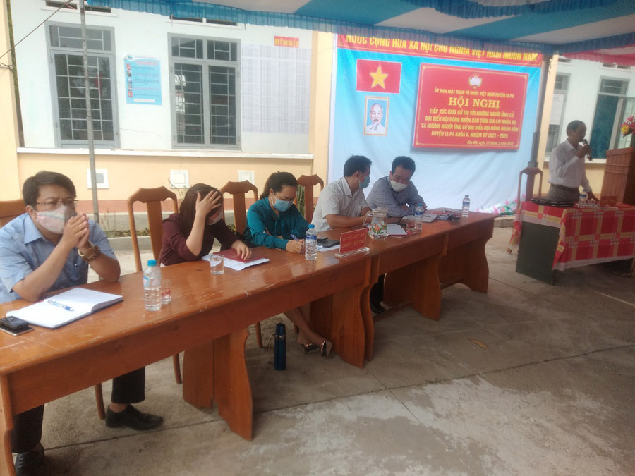 Quang cảnh buổi tiếp xúc cử tri tại xã Chư Mố (huyện Ia Pa). Ảnh: R'Ô Hok Quang cảnh buổi tiếp xúc cử tri tại xã Chư Mố (huyện Ia Pa). Ảnh; RÔ Hok