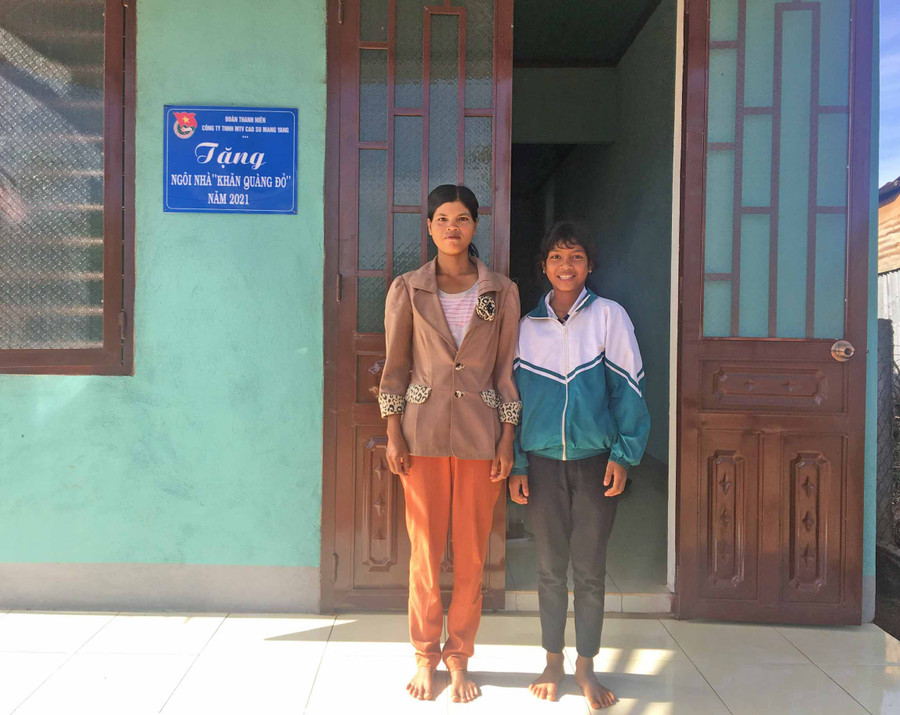 Ngôi nhà “Khăn quàng đỏ” của em Dim (làng Chăm Bôm, xã Ia Băng, huyện Đak Đoa). Ảnh: R’Ô Hok