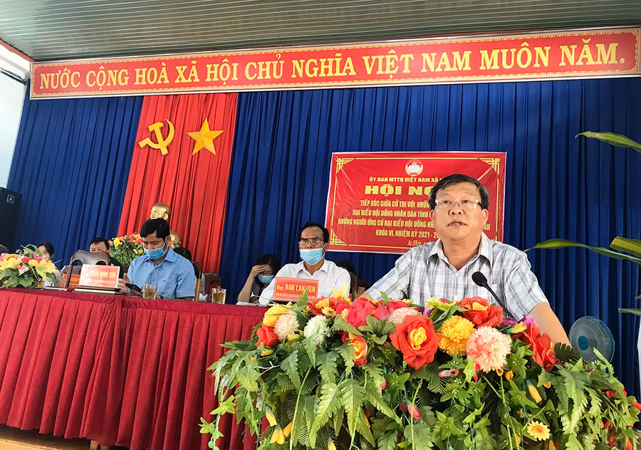  Ông Thái Thanh Bình-Ủy viên Ban Thường vụ Tỉnh ủy, Chủ nhiệm Ủy ban Kiểm tra Tỉnh ủy trình bày chương trình hành động. Ảnh: Nguyễn Diệp