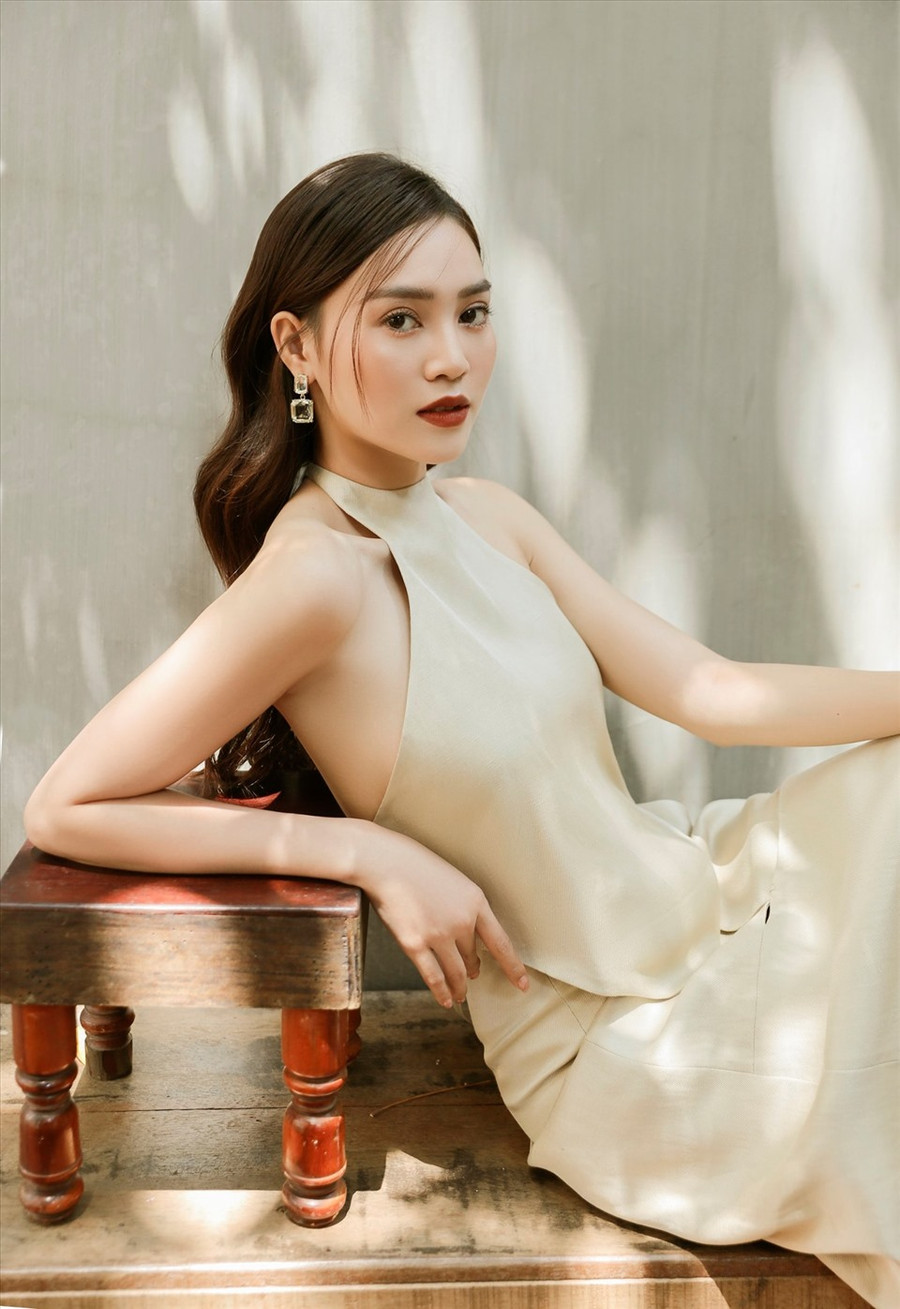 Sau hơn 10 năm làm nghề, ngoài danh xưng ngọc nữ, nữ diễn viên còn được ưu ái gọi là “quý cô trăm tỉ” khi có hai phim đạt doanh thu hơn 100 tỉ đồng là: “Cua lại vợ bầu” và “Gái già lắm chiêu 3“. Ảnh: NVCC.