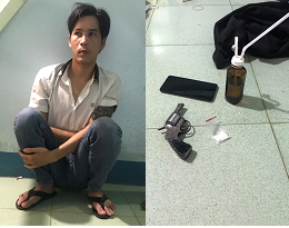  Đối tượng Tiền cùng tang vật. Ảnh Công an cung cấp 