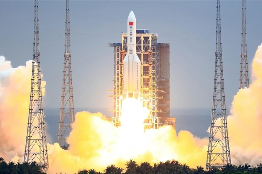 Tên lửa Trường Chinh 5B phóng module trạm vũ trụ hôm 29.4. Ảnh: Xinhua