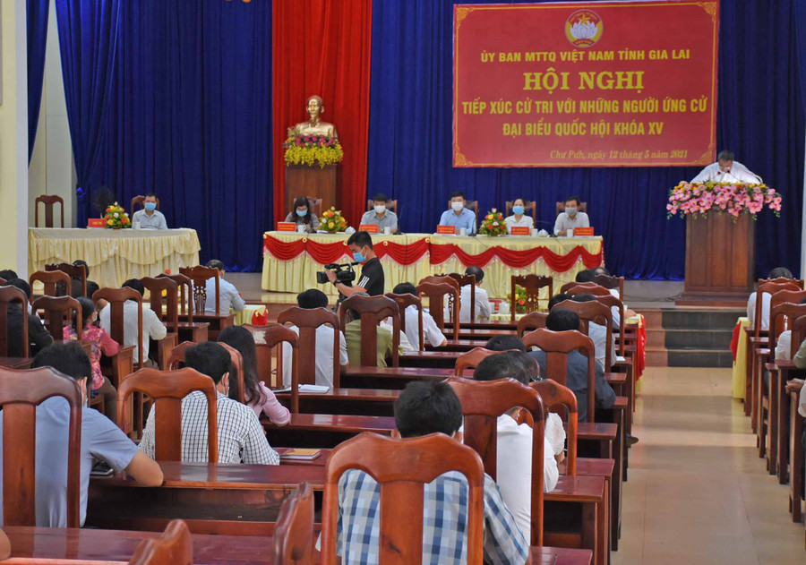 Quang cảnh hội nghị tại huyện Chư Pưh-ảnh P.Duyên