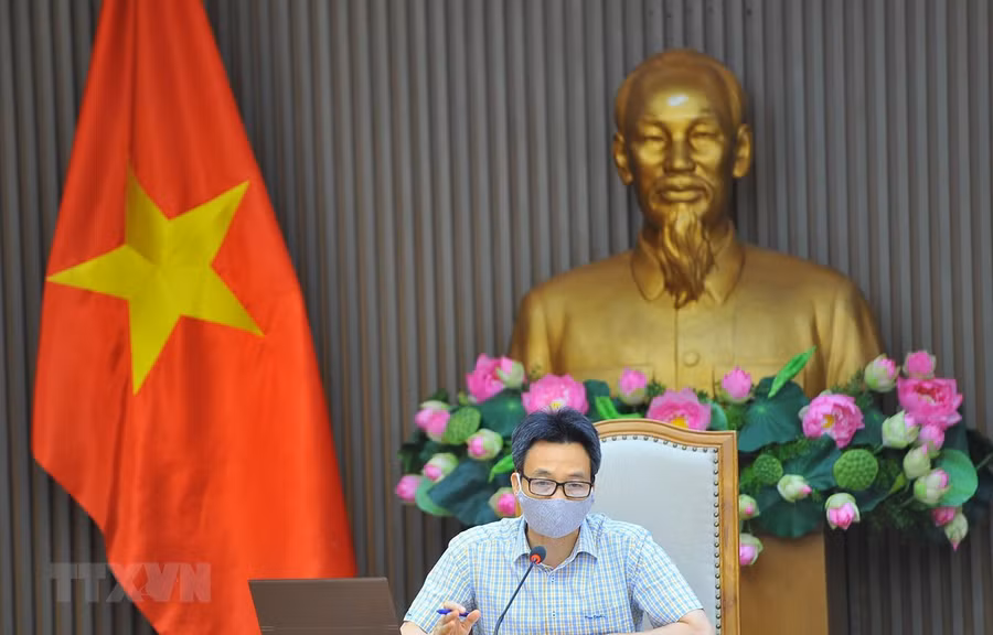 Phó Thủ tướng Chính phủ Vũ Đức Đam, Trưởng Ban Chỉ đạo Quốc gia phòng, chống dịch COVID-19 chủ trì cuộc họp. (Ảnh: Minh Đức/TTXVN)