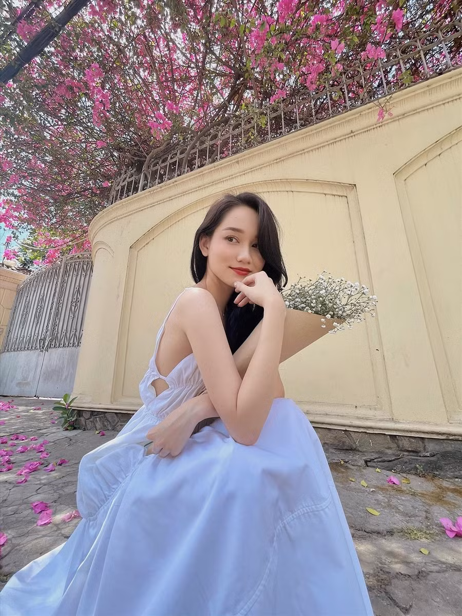 Mặc dù vẫn có những ý kiến cho rằng vai diễn của Trúc Anh trong “Thiên thần hộ mệnh” vẫn chưa thoát khỏi cái bóng của Hà Lan “Mắt biếc“. Tuy nhiên vẫn không thể phủ nhận sự trưởng thành trong cả nhan sắc và lối diễn xuất của người đẹp sinh năm 1998. Ảnh: NVCC.