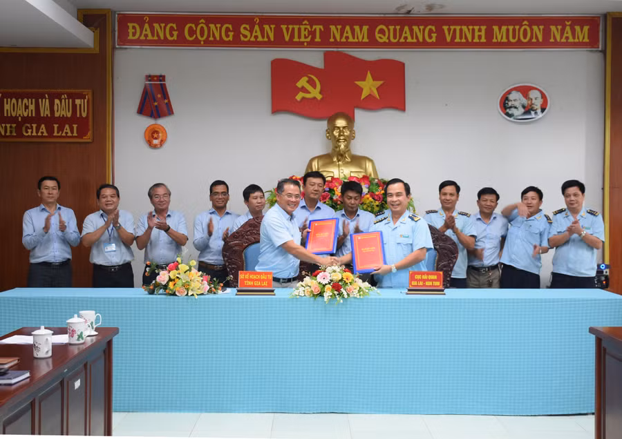 Giữa Sở Kế hoạch và Đầu tư và Cục Hải quan Gia Lai-Kon Tum cũng đã thống nhất nội dụng phối hợp cung cấp thông tin về đầu tư các dự án, tình trạng hoạt động doanh nghiệp. Ảnh: Minh Triều Sở Kế hoạch và Đầu tư ký kết quy chế phối hợp với Sở Lao động, Thương binh và Xã hội với 13 nội dung thực hiện liên quan. Ảnh: Minh Triều