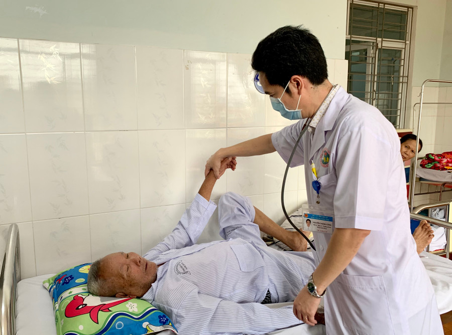 Qua điều trị bằng thuốc tiêu sợi huyết, sức khỏe của ông Nguyễn Ngọc Bình (tổ 9, phường Hội Phú, TP. Pleiku) đã hồi phục. Ảnh: Như Nguyện 3-5-2021 Qua điều trị bằng thuốc tiêu sợi huyết, sức khỏe của ông Nguyễn Ngọc Bình - tổ 9, phường Hội Phú, TP.Pleiku đã hồi phục. Ảnh Như Nguyện.jpg