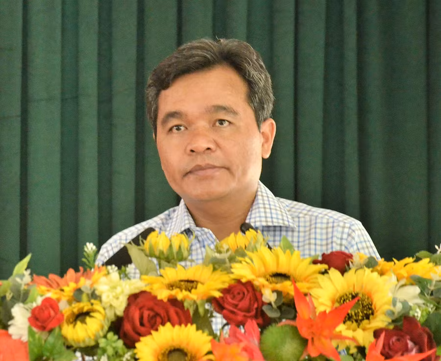 Ứng cử viên Hồ Văn Niên phát biểu tại buổi tiếp xúc với cử tri phường Thống Nhất (TP. Pleiku). Ảnh: Phương Linh