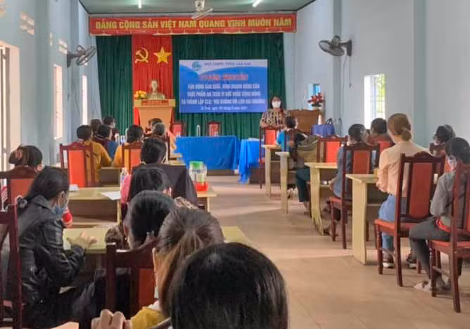 Quang cảnh buổi tuyên truyền vận động sản xuất, kinh doanh nông sản, thực phẩm an toàn tại xã Ia Trok (huyện Ia Pa).Ảnh.Vũ Chi