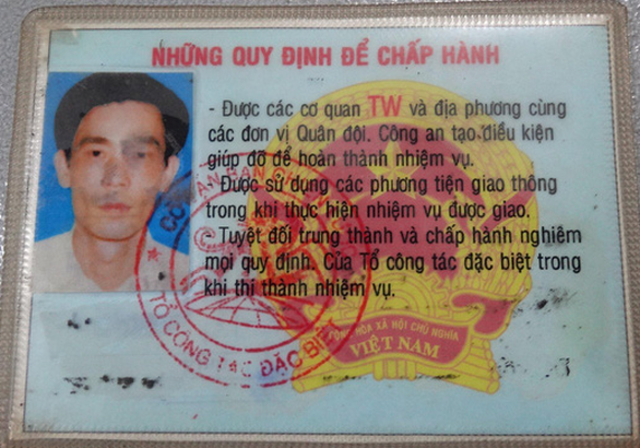 Thẻ "công vụ đặc biệt" giả mà Vũ Toàn trình với công an xã Thẻ