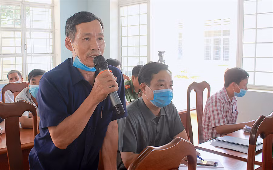 Cử tri Phan Công Hiệp (thôn Thanh Tân, xã Ia Krêl) phát biểu ý kiến tại hội nghị. Ảnh: Hồng Thi