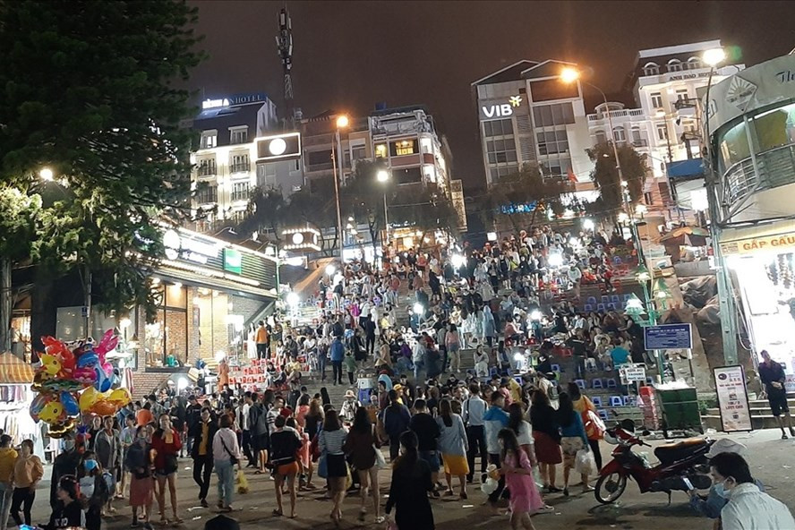 Từ 19h, ngày 3.5, tỉnh Lâm Đồng yêu cầu tạm dừng một số dịch vụ không thật sự cần thiết để phòng dịch COVID-19.Ảnh: Thế Yên