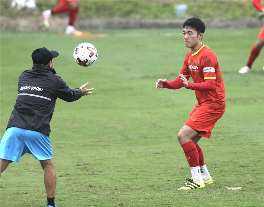 Huấn luyện viên Kiatisak muốn các cầu thủ Hoàng Anh Gia Lai đạt phong độ tốt nhất khi tập trung đội tuyển quốc gia. Ảnh: Thanh Xuân