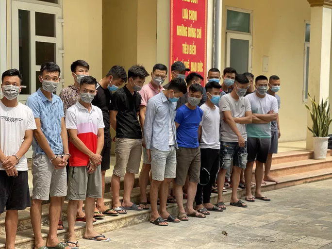 Những nam thanh niên và ... Những nam thanh niên và ...