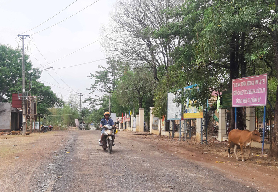 Được quan tâm đầu tư cơ sở hạ tầng, giao thông, trường học, trạm y tế…, bộ mặt nông thôn xã Ayun dần thay đổi, đời sống người dân ngày càng phát triển